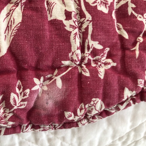EUC Burgundy Floral Design Quilt - Throw - Reversible with Channel Stitching - Picture 14 of 14